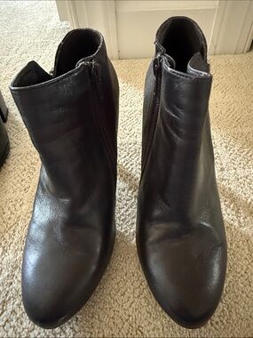 Women’s BrownLeather Ankle Boots - Classic Side-Zip Chelsea Style